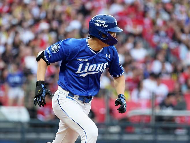 삼성 구자욱이 11일 광주-기아 챔피언스 필드에서 열린 2025 KBO리그 KIA전에서 3회초 1타점 적시타를 치고 있다. 사진 | 광주=연합뉴스