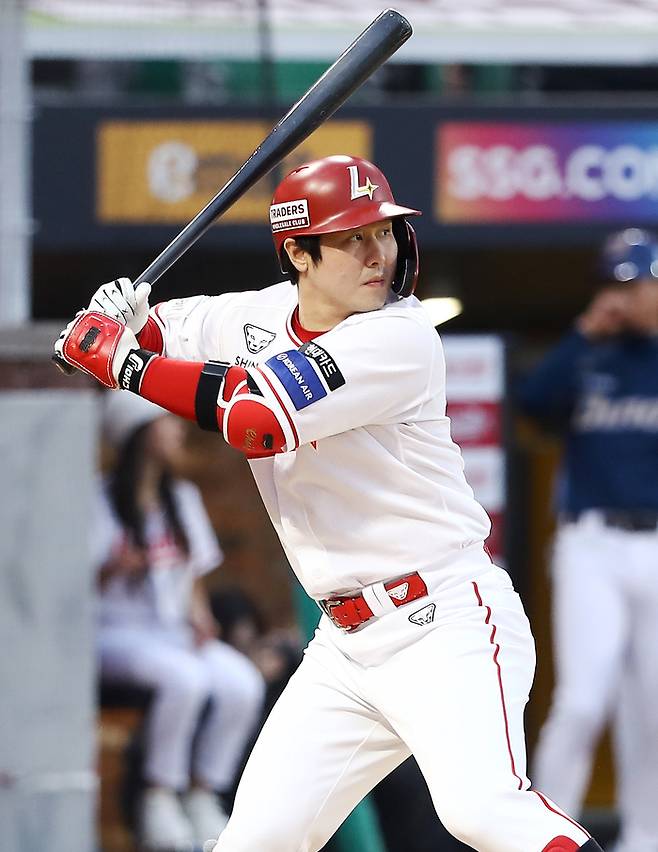 SSG 최정이 13일 인천SSG랜더스필드에서 열린 2025 KBO리그 정규시즌 NC전서 타격을 준비하고 있다. 사진 | SSG 랜더스