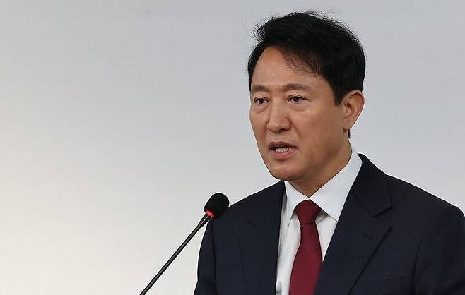 오세훈 서울시장이 강남3구·용산구 일대 토지거래허가구역을 재지정한 뒤 인접한 마포구·성동구로 풍선효과가 나타나는 데 대해 예의주시하고 있다고 밝혔다.ⓒ연합뉴스