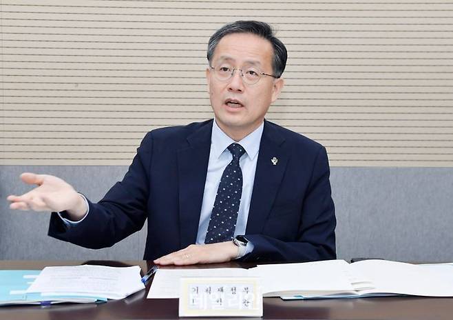 이형일 기획재정부 장관 직무대행 1차관이 12일 정부세종청사 중앙동에서 열린 제17차 부동산 시장 및 공급상황 점검 전담반 회의를 주재, 모두발언을 하고 있다.ⓒ기획재정부