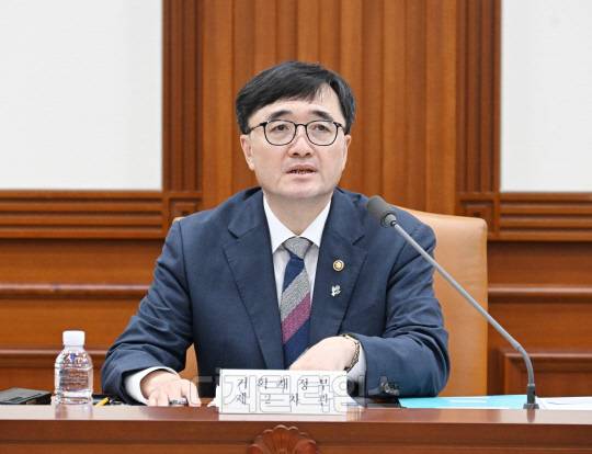 임기근 기획재정부 차관이 12일 정부서울청사에서 열린 '제16차 재정집행 점검회의'를 주재, 모두발언을 하고 있다. 사진=기획재정부