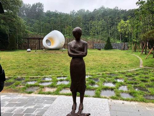 엄마품동산 내 엄마품 상징 조형물. 미앤코리아 제공. 연합뉴스