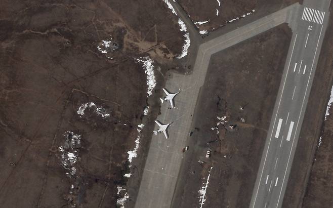 아나디리 기지에 배치된 러시아 전폭기 Tu-160. 사진=맥사/텔레그래프 캡처