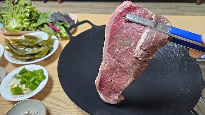 20250611_205836.jpg 저녁 채끝 등심 구워서 한잔