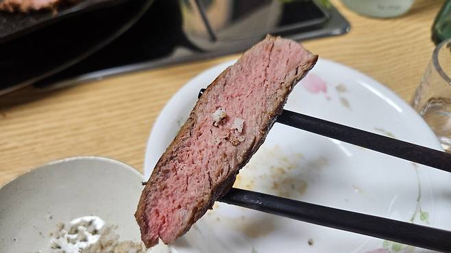 20250611_213938.jpg 저녁 채끝 등심 구워서 한잔