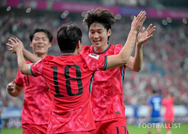 이강인(왼쪽), 배준호(이상 남자 축구대표팀). 서형권 기자