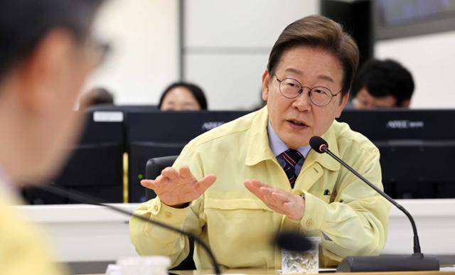이재명 대통령이 수해(장마) 대비 홍수 예·경보 시스템 현장 점검을 위해 12일 서울 서초구 환경부 한강홍수통제소를 방문해 인사말을 하고 있다. 태석 선임기자