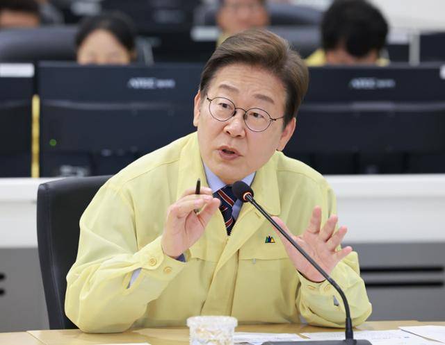 이재명 대통령이 12일 서울 서초구 한강홍수통제소에서 수해(장마) 대비 현장 점검 회의를 주재하고 있다. 연합뉴스