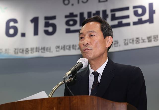 ▲ 우상호 대통령실 정무수석이 12일 서울 마포구 연세대학교 김대중도서관에서 열린 6.15 남북정상회담 25주년 기념식에서 이재명 대통령 축사를 대독하고 있다.  연합뉴스