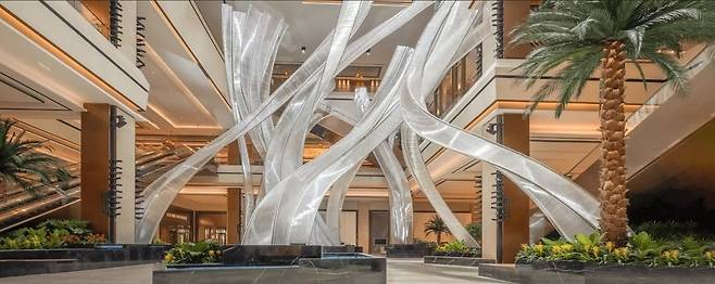 로비의 아트워크, 맹그로브 (사진=솔레어리조트노스)