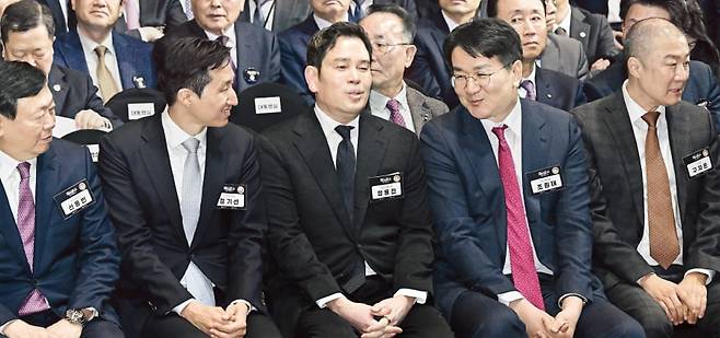 (왼쪽부터) 정기선 HD현대 수석부회장, 정용진 신세계그룹 회장, 조원태 한진그룹 회장