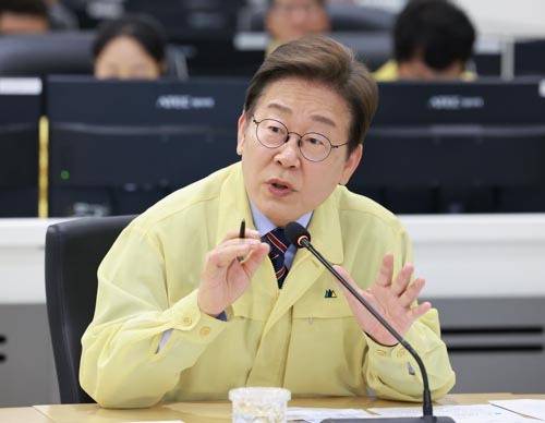 이재명 대통령이 12일 서울 서초구 한강홍수통제소에서 수해(장마) 대비 현장 점검 회의를 주재하고 있다. 연합뉴스