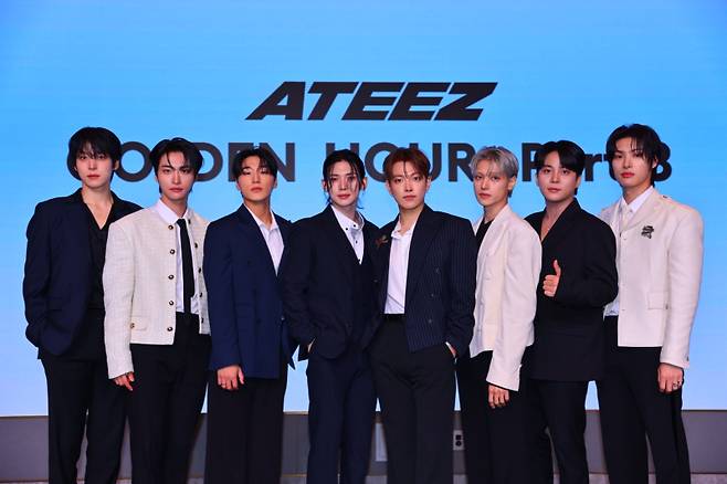 그룹 에이티즈(윤호, 성화, 산, 여상, 홍중, 우영, 종호, 민기)가 12일 오후 서울 마포동 호텔 나루 서울 엠갤러리에서 열린 미니 12집 ‘골든 아워 : 파트3’ 발매 기념 기자간담회에 참석해 포즈를 취하고 있다. KQ엔터테인먼트 제공