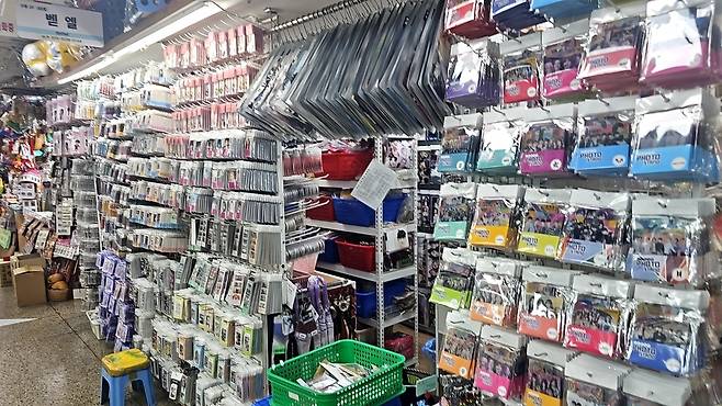 특허청 상표경찰이 단속을 통해 압수한 K팝 관련 위조상품. 특허청 제공