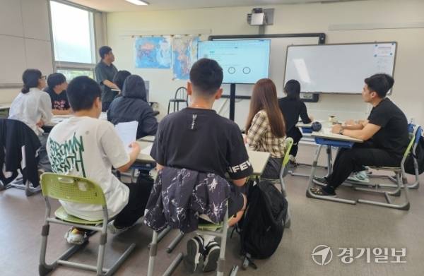 안산 글로벌문화센터 KLS 영어 수업 모습. 박화선기자