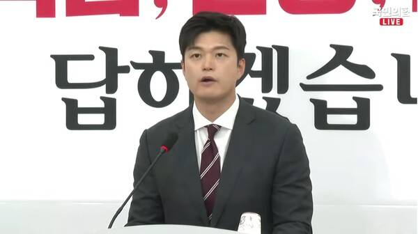 ▲김용태 국민의힘 비상대책위원장이 12일 더불어민주당 의원들의 전날 검찰폐지 4법 발의에 위헌적발상이라며 반발하는 입장을 발표하고 있다. 사진=국민의힘TV 영상 갈무리