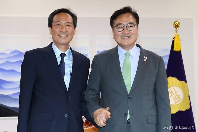 (서울=뉴스1) 이광호 기자 = 우원식 국회의장이 10일 오후 서울 여의도 국회를 찾은 우상호 정무수석을 접견하고 있다.  2025.6.10/뉴스1  Copyright (C) 뉴스1. All rights reserved. 무단 전재 및 재배포,  AI학습 이용 금지. /사진=(서울=뉴스1) 이광호 기자
