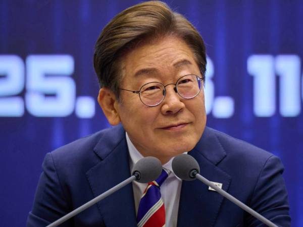 이재명 대통령 아들 결혼식을 겨냥해 SNS에 협박 글을 올린 남성이 장문의 글을 올렸다. 사진은 이재명 대통령이 지난 11일 서울 영등포구 한국거래소에서 열린 주식시장 불공정거래 근절을 위한 현장 간담회에서 참석자의 질문을 경청하고 있는 모습. /사진=이재명 대통령 SNS 캡처