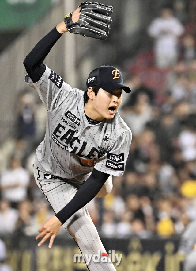 27일 오후 서울 잠실야구장에서 진행된 '2025 프로야구 KBO리그' LG트윈스와 한화이글스의 경기. 한화 조동욱이 역투하고 있다./마이데일리