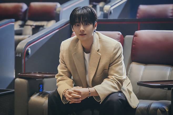 웨이브 ‘ONE:하이스쿨 히어로즈’에서 주인공 의겸을 연기한 배우 이정하 [웨이브 제공]