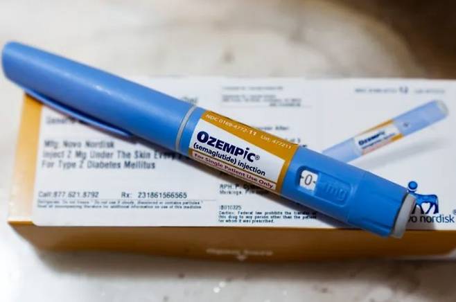 [뉴시스] 온라인 커뮤니티에서 다이어트 약 ‘위고비’와 같은 성분을 쓰는 오젬픽을 복용한 일부 남성들이 체중 감량과 함께 성기 크기 증가를 경험했다고 주장하고 있다. (사진=뉴시스) 2025.06.10 *재판매 및 DB 금지