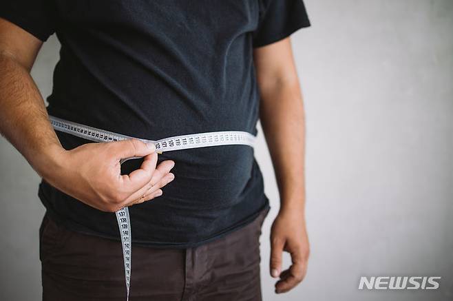 [서울=뉴시스]﻿﻿국내 의료진이 정신약물 복용에 따른 부작용인 체중 증가 가능성을 예측해 비만을 예방하고 치료할 수 있는 인공지능(AI) 알고리즘 개발에 착수했다. (사진= 게티이미지뱅크 제공) 2025.06.12. photo@newsis.com.