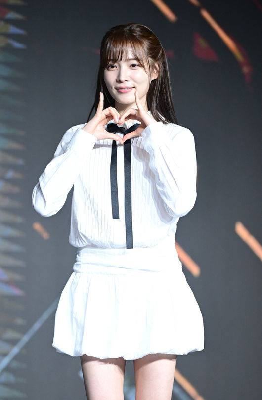 [OSEN=최규한 기자] 29일 오전 서울 마포동 호텔나루 엠갤러리에서 넷플릭스 ‘데블스 플랜: 데스룸’ 제작발표회가 열렸다. ‘데블스 플랜: 데스룸’은 다양한 직업군의 플레이어가 7일간 합숙하며 최고의 브레인을 가리는 두뇌 서바이벌 게임이다.배우 윤소희가 포토타임을 하고 있다. 2025.04.29 / dreamer@osen.co.kr