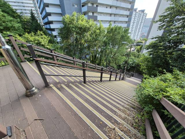 청구동마을마당 계단. 사진제공=중구