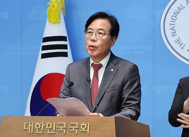 송언석 국민의힘 의원이 12일 서울 여의도 국회 소통관에서 원내대표 출마 선언을 하고 있다. ⓒ연합뉴스