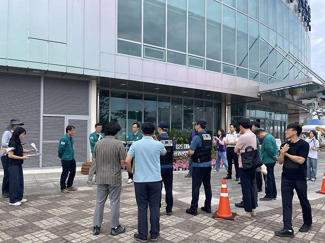 13일 열리는 2025년 대한민국 정원산업박람회 행사장을 대상으로 민관 합동 안전점검이 이뤄지고 있다. ⓒ진주시