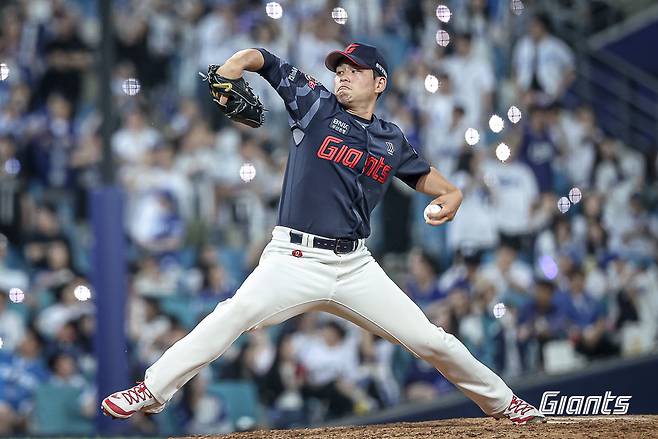 롯데 김진욱이 4월 19일 대구삼성라이온즈파크에서 열린 삼성과 원정경기에 선발등판해 공을 던지고 있다. 김진욱은 이날 경기를 끝으로 선발진에서 밀려났다. 사진제공｜롯데 자이언츠