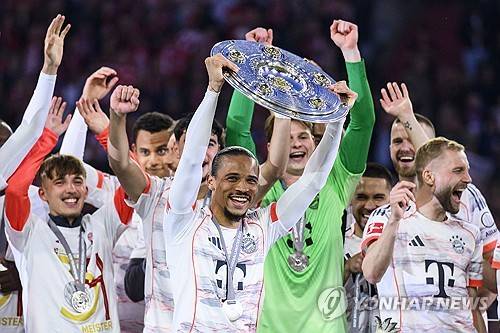 바이에른 뮌헨이 거액을 투자했던 공격수 르로이 사네의 이적료 회수에 실패했다. 재계약에도 실패하며 공짜로 떠나보냈다.&nbsp;  갈라타사라이가 12일(한국시간) 공식 홈페이지를 통해 구단이 르로이 사네와 협상을 시작했다고 발표했다.&nbsp;연합뉴스