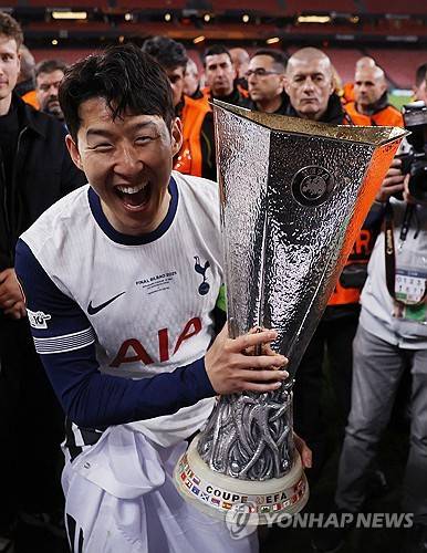 토트넘 팬 매체 '스퍼스웹'은 12일(한국시간) 유럽축구연맹(UEFA) 유로파리그 우승을 차지한 손흥민의 결승전 유니폼이 경매를 통해 역대급 금액으로 낙찰됐다고 전했다.&nbsp;연합뉴스