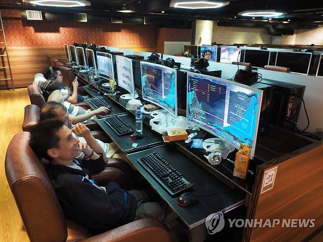 사이버카페 [EPA=연합뉴스. 재판매 및 DB 금지]