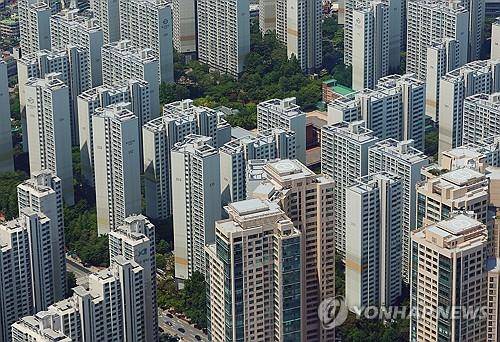 서울 송파구 롯데월드타워에서 바라본 아파트 단지 모습 [연합뉴스 자료사진]