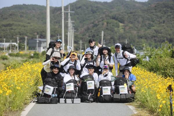 아웃도어 브랜드 아이더와 경북 영덕군이 공동 주관하는 장거리 하이킹 축제 '2025 아이더 하이커스데이' 사전 행사를 진행했다.