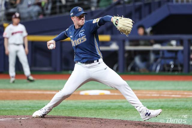 NC 다이노스 투수 라일리 톰슨이 지난 11일 서울 고척스카이돔에서 열린 키움 히어로즈와의 경기에서 역투하고 있다./NC 다이노스/