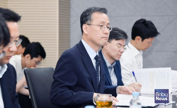 이형일 기획재정부 장관 직무대행 제1차관이 12일 정부세종청사에서 열린 제17차 부동산 시장 및 공급상황 점검 전담반 회의를를 주재하고 있다. ⓒ기획재정부