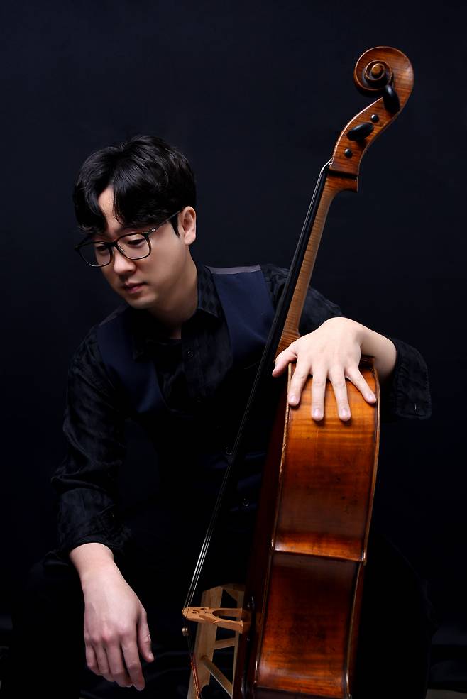 고영철 팀 키아프 대표이자 첼리스트 / 예원학교, 서울예고, 미국 신시내티음대 석사 및 최고연주자과정(A.D.) 졸업, 한전아트센터 콩쿠르 대학부 1위, 신시내티 국제 실내악 콩쿠르 2위, 2015·2016 충북문화재단 청년예술가 연속 선정, 현) 키아프뮤직 대표이사로 다양한 클래식 공연을 기획하고 있다