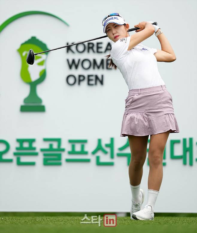 배소현이 1번홀에서 힘차게 티샷을 하고 있다. (사진=이데일리 골프in 조원범 기자)