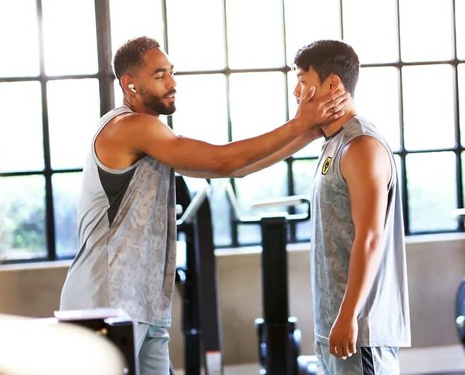 울버햄튼 시절 마테우스 쿠냐(좌)와 황희찬