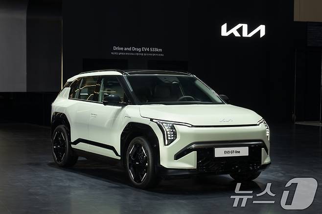 '2025 서울모빌리티쇼' 기아관 'EV 라인업 존'에 전시된 EV3 GT-line. (기아 제공. 재판매 및 DB 금지) 2025.4.3/뉴스1