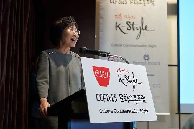 12일 '지속 가능한 K-스타일(Style)' 영상 공모전과 한국어 소통 경연 행사에서 한국이미지커뮤니케이션연구원 최정화 이사장이 인사말을 하고 있다. (CICI 제공)