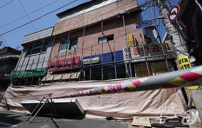 11일 출입통제된 서울 용산구 한남3구역 재개발 현장의 모습.