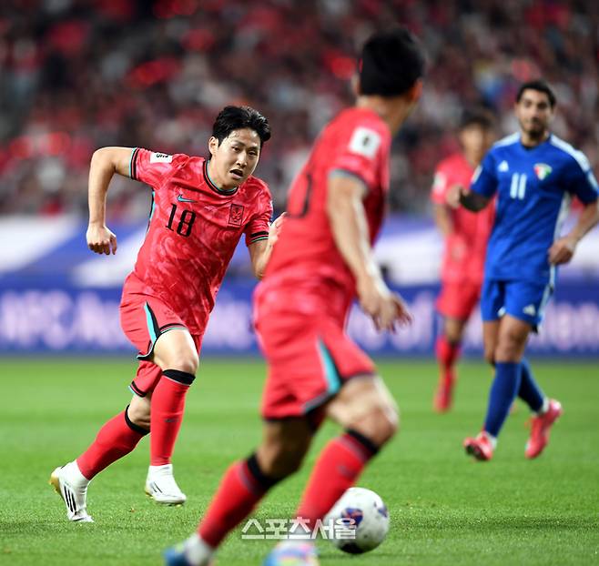 이강인이 10일 서울월드컵경기장에서 열린 2026 FIFA 북중미 월드컵 3차 예선 쿠웨이트와 경기에서 드리블을 하고 있다.  2025. 6. 10. 상암 | 최승섭기자 thunder@sportsseoul.com