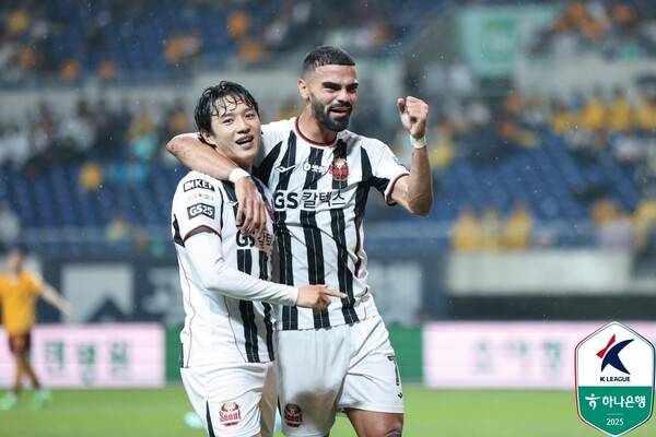 FC서울 정승원과 루카스. 사진┃한국프로축구연맹
