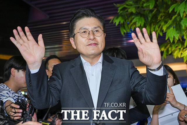 13일 경찰과 중앙선거관리위원회(선관위)에 따르면 서울경찰청 공공범죄수사대는 지난 9일 황교안 전 국무총리를 공직선거법 위반 혐의로 고발한 선관위 관계자를 불러 고발인 조사를 진행했다. /장윤석 기자