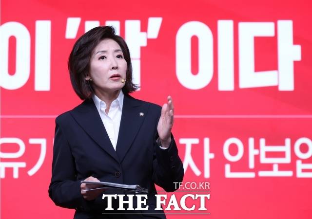 나경원 국민의힘 의원은 13일 "전과 4범 대통령에, 전과 5범 국무총리 후보자라는 최악의 조합. 참 심각한 도덕불감증"이라며 이재명 대통령과 김민석 국무총리 후보자를 힐난했다. /국회사진취재단