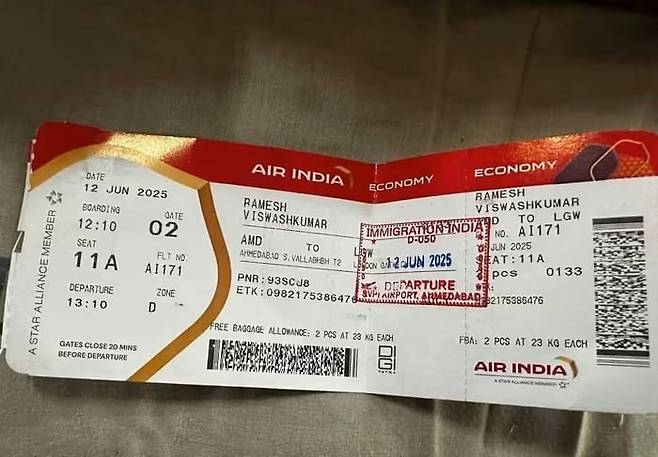 에어인디아 추락사고 생존자 비슈와스 쿠마르 라메시(Ramesh)씨의 항공권 /힌두스탄타임스 제공