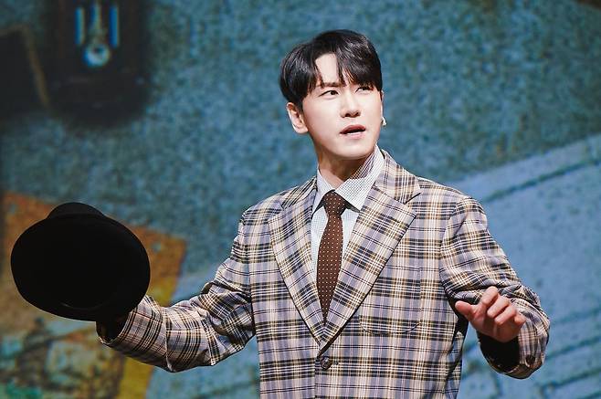 서울시뮤지컬단 신작 뮤지컬 ‘더 퍼스트 그레잇 쇼’에서 최초의 뮤지컬을 만드는 연출가 ‘김영웅’을 연기하는 배우 조형균. 그의 능수능란한 코믹 연기는 무대를 향한 뜨거운 열정, 보통 사람들의 삶을 향한 따뜻한 애정으로 가득한 이 뮤지컬의 분위기를 시종 경쾌하게 이끌어가는 힘을 발휘한다. /세종문화회관